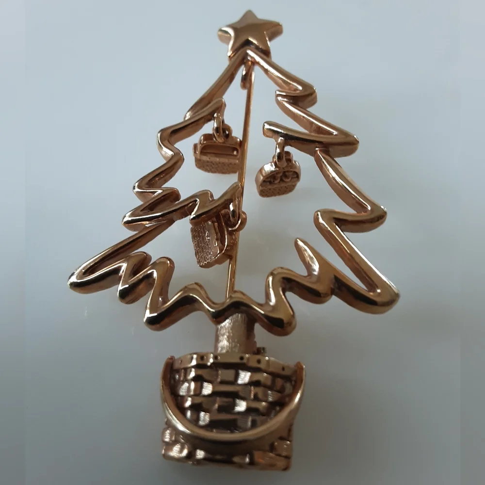 LONGABERGER Gold Plate Hanging Metal Basket Christmas Brooch 